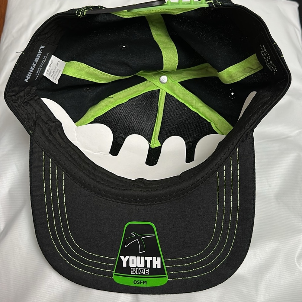 BNWT- Minecraft Creeper - Black and Green Cap/ Youth - 05FM - Picture 3 of 7